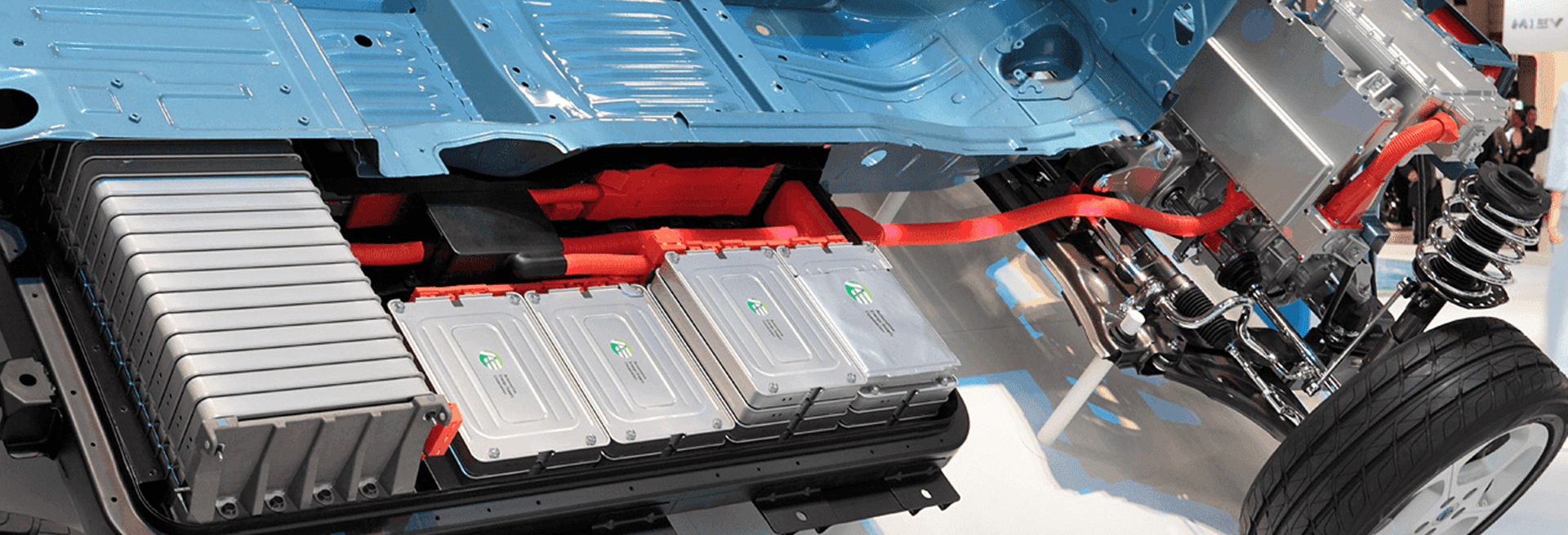 Imagem mostrando as baterias de carros elétricos
