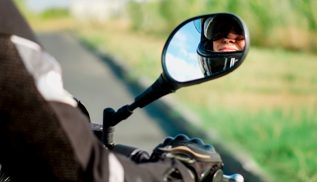 Saiba como ajustar o retrovisor de moto corretamente