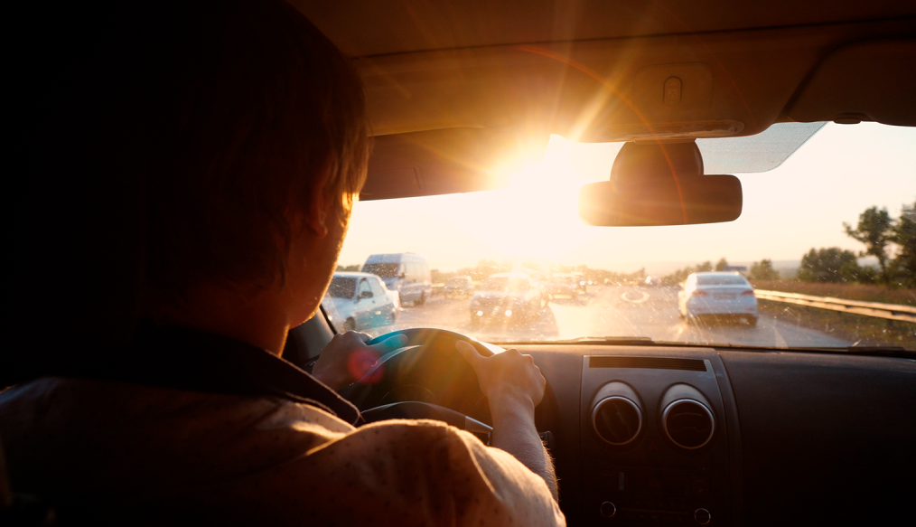 Segurança no trânsito: como evitar o ofuscamento da visão e dirigir com mais conforto no verão?