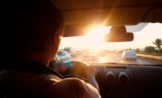 Segurança no trânsito: como evitar o ofuscamento da visão e dirigir com mais conforto no verão?
