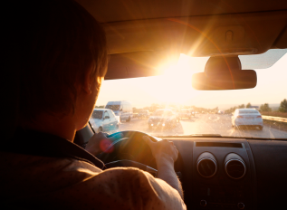 Segurança no trânsito: como evitar o ofuscamento da visão e dirigir com mais conforto no verão?