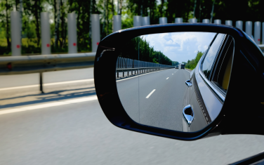 Lei do retrovisor: falta de cumprimento é considerada infração grave