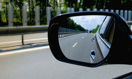 Lei do retrovisor: falta de cumprimento é considerada infração grave