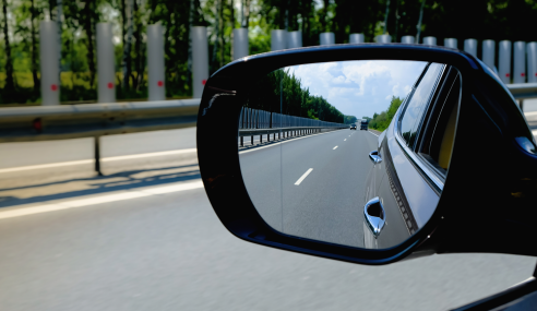 Lei do retrovisor: falta de cumprimento é considerada infração grave