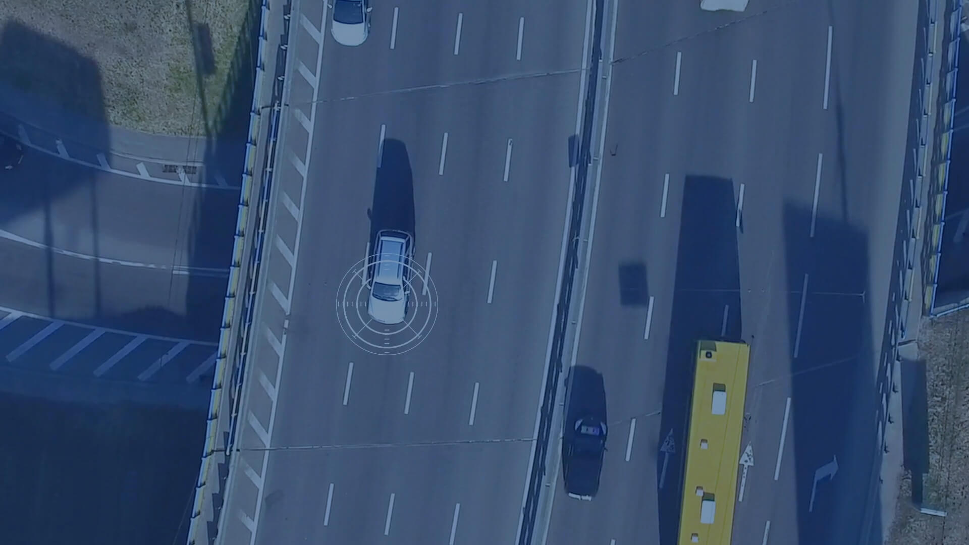 Frame do vídeo que mostra como as câmeras monitoram os carros por completo, visualizando toda a sua lataria
